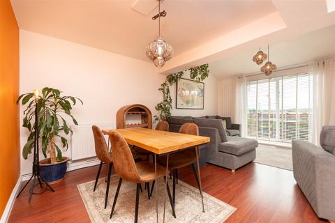 2 bedroom ground floor maisonette for sale, Ebbsfleet Walk, Northfleet, Gravesend, Kent