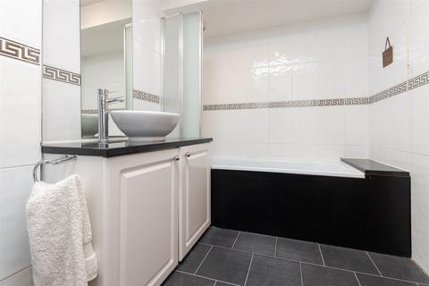 2 Ebbsfleet Walk, Northfleet, Gravesend, DA11 9EN