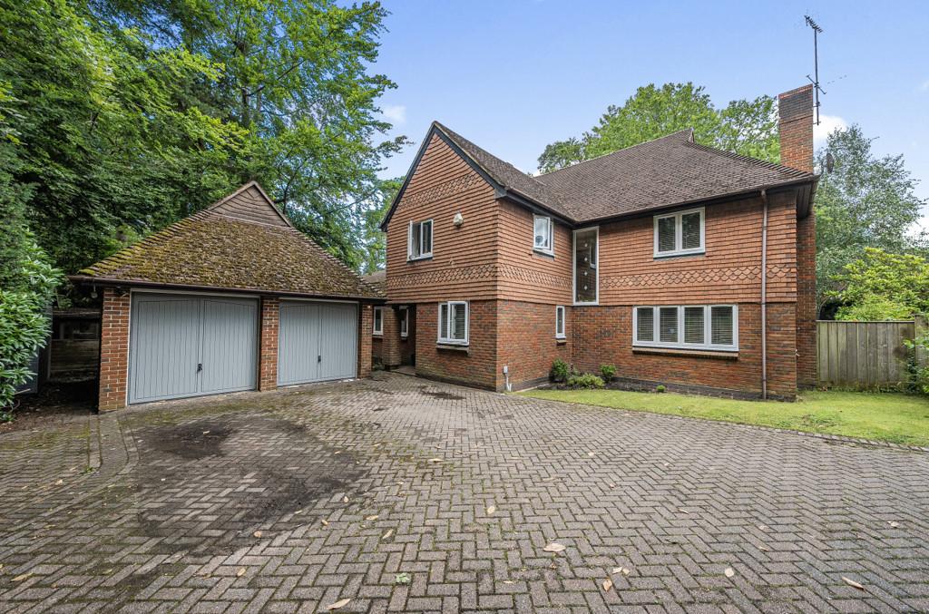 Lower Wokingham Road, Crowthorne... 5 bed detached house for sale £