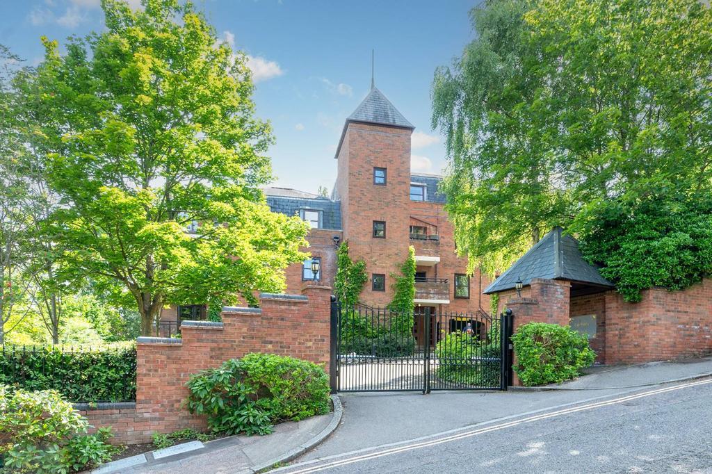 Roxborough Park, Harrow, HA1 2 bed flat to rent £1,900 pcm (£438 pw)