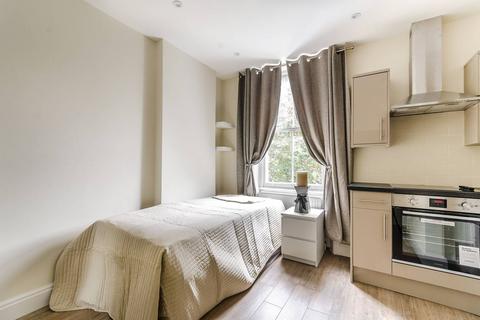 Studio to rent, Nevern Place, Earls Court, London, SW5