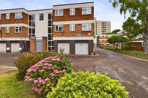 35 Columbia Close, Gloucester, GL1 3DF