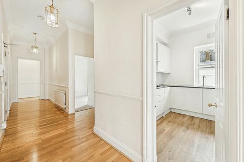 3 bedroom flat for sale, Southwell Gardens, South Kensington, London