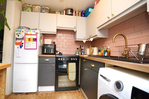 225 Longfield, Falmouth, TR11 4SR