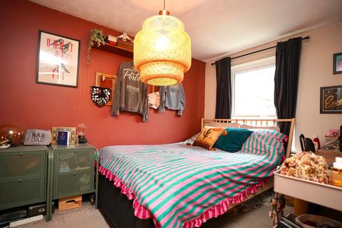 225 Longfield, Falmouth, TR11 4SR