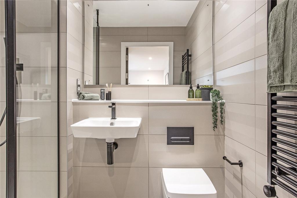 En-Suite Bathroom