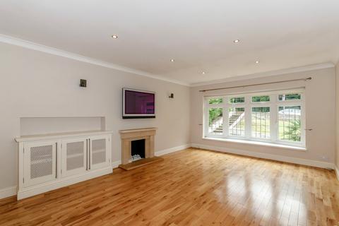 4 Courtleas, Cobham, KT11 2PW