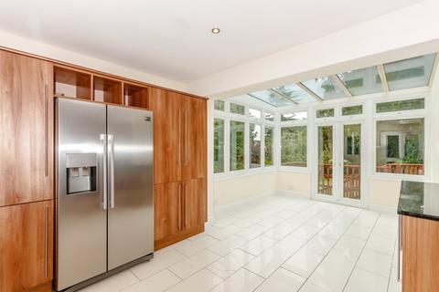 4 Courtleas, Cobham, KT11 2PW