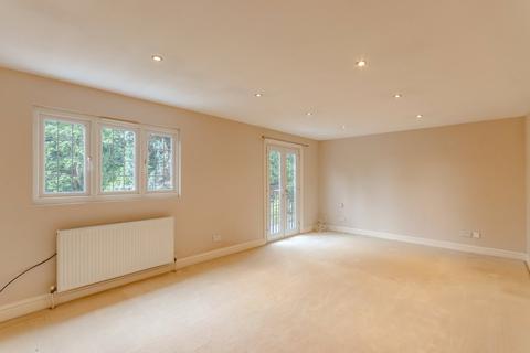 4 Courtleas, Cobham, KT11 2PW