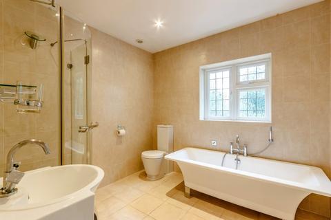 4 Courtleas, Cobham, KT11 2PW