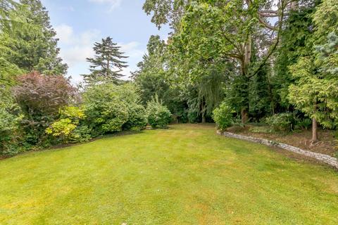 4 Courtleas, Cobham, KT11 2PW