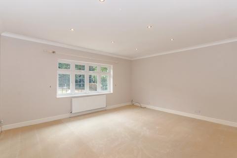 4 Courtleas, Cobham, KT11 2PW