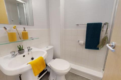 1 bedroom in a flat share to rent, Silver En Suite at Student Quarter, Seaford Road M6