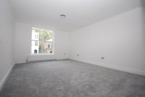 4 bedroom end of terrace house to rent, Stockwell Park Road, London SW9