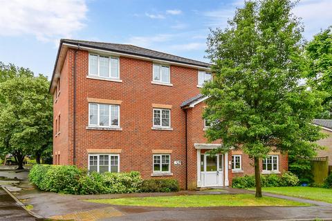 2 bedroom ground floor flat for sale, Kennedy Road, Horsham, West Sussex