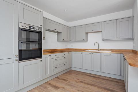 5 bedroom chalet for sale, Christchurch Road, Ferndown BH22