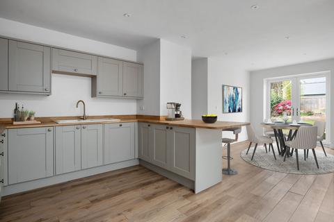 5 bedroom chalet for sale, Christchurch Road, Ferndown BH22