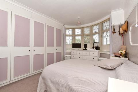 76 Mansfield Hill, London, E4 7JT