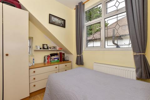 76 Mansfield Hill, London, E4 7JT
