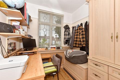 76 Mansfield Hill, London, E4 7JT