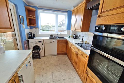 2 Lapwing Close, Porthcawl, CF36 3TY