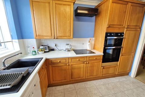 2 Lapwing Close, Porthcawl, CF36 3TY