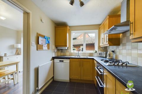 18 Monarch Close, Hatch Warren, Basingstoke, RG22 4XA