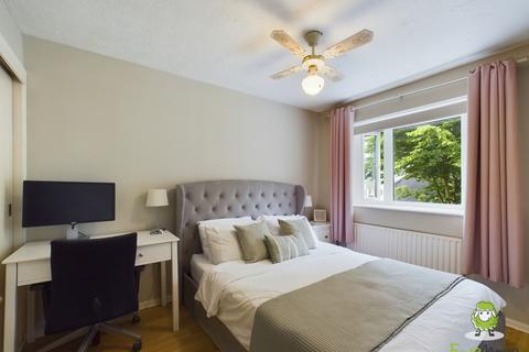 18 Monarch Close, Hatch Warren, Basingstoke, RG22 4XA