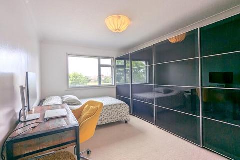 2 bedroom maisonette for sale, Staines Road, Feltham, TW14