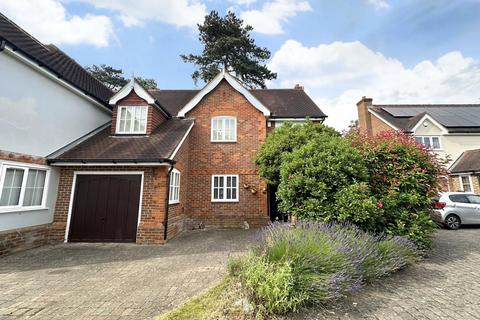 4 bedroom semi-detached house for sale, Kemsley Chase, Slough, Berkshire, SL2