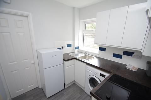 2 bedroom end of terrace house to rent, Elfrida Road, Watford, WD18