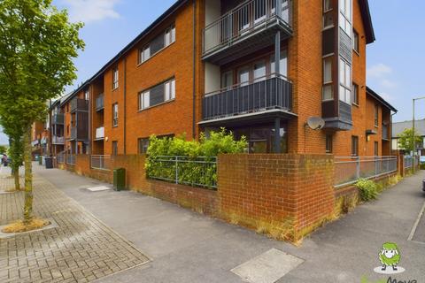 2 bedroom flat for sale, Forsythia Walk Oakridge Village, Basingstoke, Hampshire, RG21