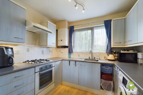 2 bedroom flat for sale, Forsythia Walk Oakridge Village, Basingstoke, Hampshire, RG21