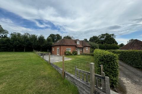 4 bedroom cottage to rent, Upham   Woodcote Lane   PART FURNISHED