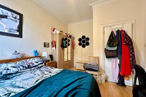 2 bedroom flat to rent, Gorgie Road, Edinburgh, EH11