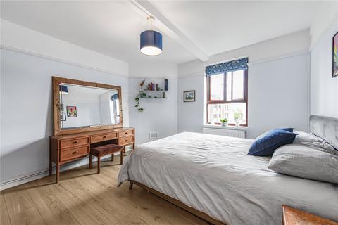 3 bedroom flat for sale, New Park Road, London, SW2