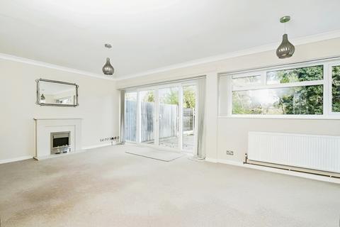 3 bedroom end of terrace house to rent, Shornefield Close Bromley BR1