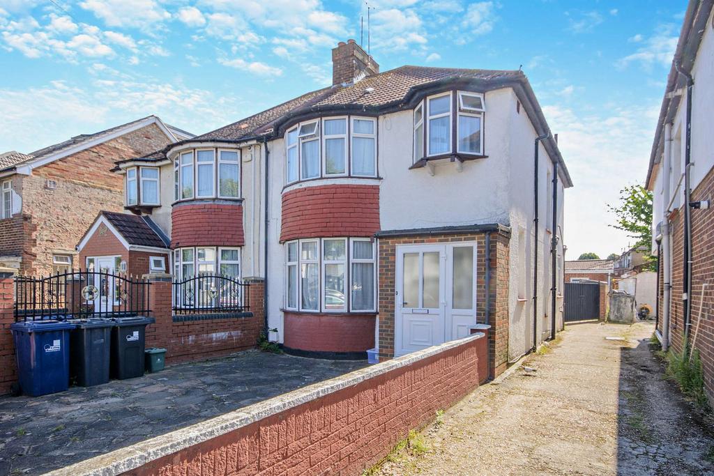 Lady Margaret Road Southall Ub1 4 Bed Semi Detached House £600 000