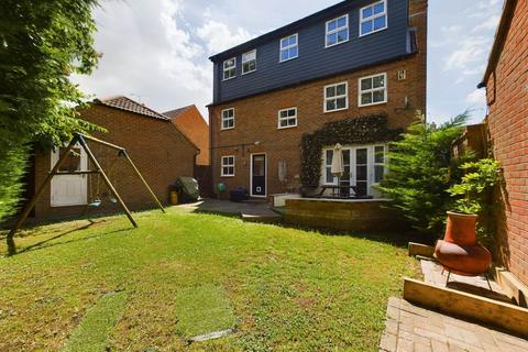 5 bedroom detached house for sale, Prestwold Way, Aylesbury HP19