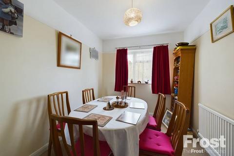 102 Hatton Road, Feltham, TW14 8JQ