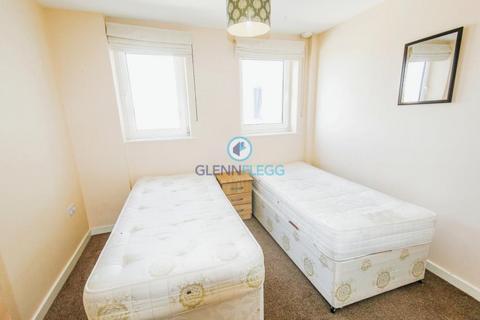 2 bedroom flat to rent, The Junction, Slough