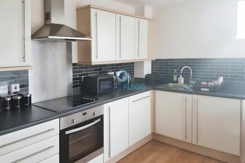 2 bedroom flat to rent, The Junction, Slough