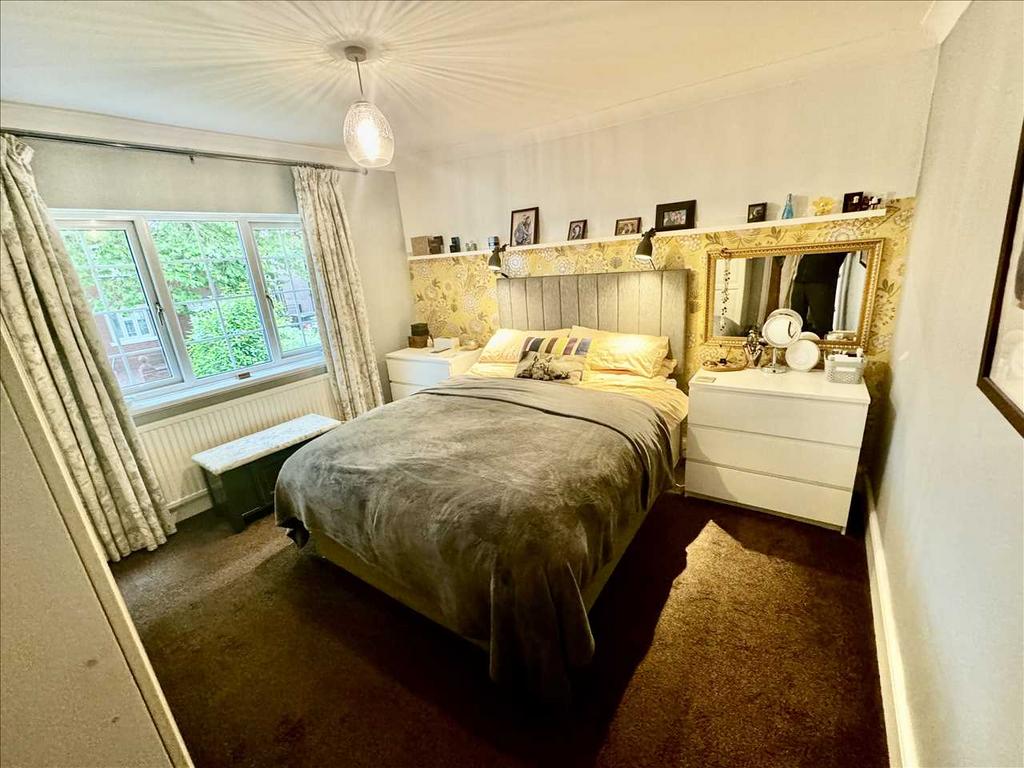 BEDROOM 1    (Front)
