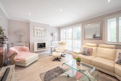 3 bedroom flat for sale, The Oaks, Woodside Park, London, N12