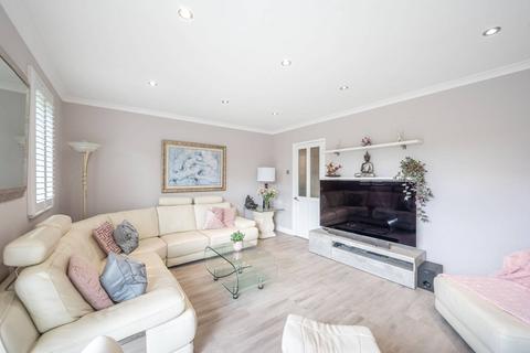 3 bedroom flat for sale, The Oaks, Woodside Park, London, N12