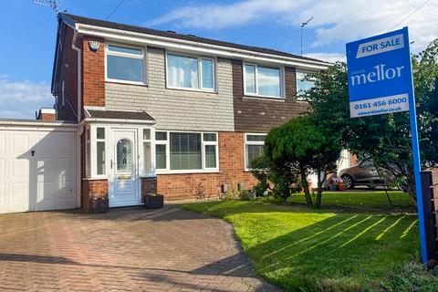 3 bedroom semi-detached house for sale, Siskin Road, Offerton