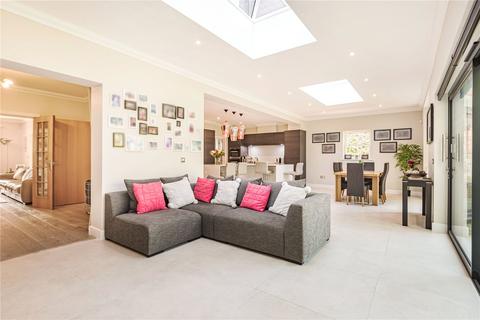 17 Longbourn, Windsor, SL4 3TN