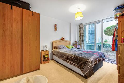 2 bedroom flat for sale, Berberis House, Highfield Road, Feltham, TW13