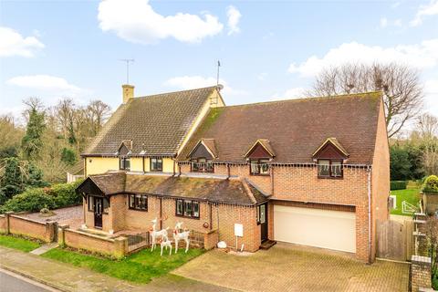 4 bedroom detached house for sale, Hillside Road, Leighton Buzzard, Bedfordshire, LU7