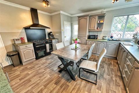 The Bungalow Hutton Avenue, Ashton-under-lyne, OL6 6QZ